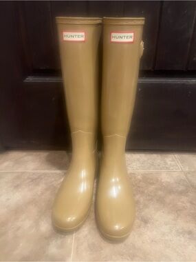 Hunter Tan Neutral Gloss Tall Rain Boots